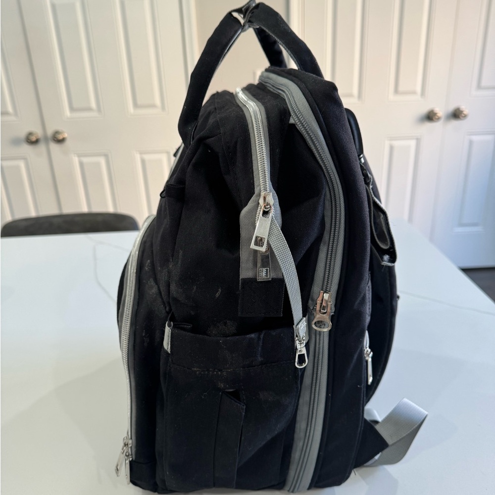 Black Diaper Bag 3 in 1 Changing Bassinet - Picture 4 of 11